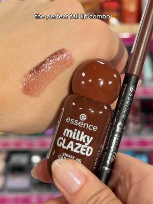 your coffee order, but make it a lip combo ☕🤎 8h MATTE comfort lipliner in 24 Coffee Date with milky GLAZED glossy lip balm in 05 Latte-tude 💋 coffee lovers, what do you think? 👀 #essence #beauty #makeup #coffee #l…