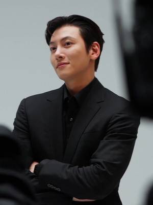 A new role. A different setting. Still unmistakably Ji Chang-wook. On his wrist, the Rado Integral Limited Edition explores a similar balance: a new expression of a design that has remained recognisable for four decad…