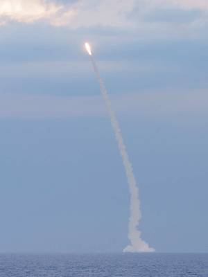 Pour être libre, il faut être craint. Et pour être craint, il faut être puissant. À bord de la frégate Auvergne, j'ai assisté au premier tir du nouveau missile balistique M51.3 depuis Le Vigilant. Notre dissuasion nuc…