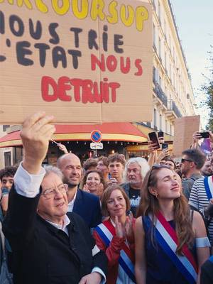 Magnifique mobilisation de la jeunesse à travers tout le pays. Il est temps que ses revendications soient entendues !