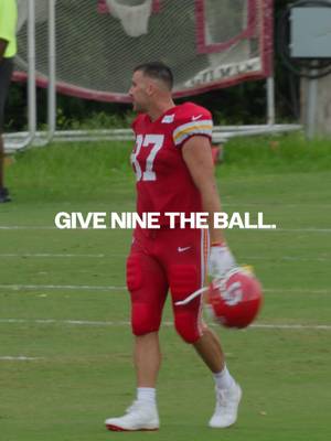 YOU HEARD HIM 🐶🐶🐶 #k9 #traviskelce #patrickmahomes #nfl #kansascitychiefs