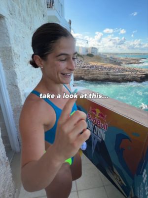 those are some intense waves 😮 🤿: @morganeherculano 🤝: @redbullcliffdiving #redbull #givesyouwiiings #energydrink #redbullcliffdiving #cliffdiving