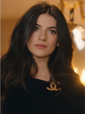 Friend of the House Ella Rubin’s beauty look for the CHANEL Spring Summer 2027 Ready-to-Wear show. #CHANELBeauty #CHANELMakeup #CHANELShow #EllaRubin