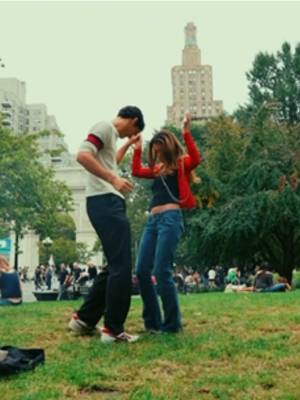 NYU kids am I right?😭 thanks Adam Kindley (Tisch ‘28) and Leilah Elkholy (Tisch ‘29) for putting on a park show ✨🤌🏻