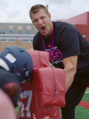 @gronk says it’s go time. Vote daily in the T-Life app or at FridayNight5GLights.com for Friday Night 5G Lights
