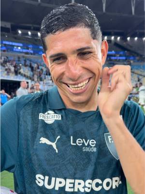 Hat-trick tem que pedir música! 𝑈𝑛𝑜, 𝑑𝑜𝑠, 𝑡𝑟𝑒𝑠… Alex Zurdo foi a trilha sonora escolhida pelo Savarino! #Fluminense #Savarino #Brasileirao