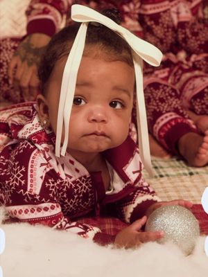 Have yourself a cozy lil Christmas! 🎄💫 @Rihanna
