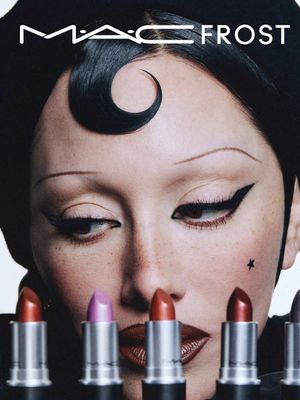 Replying to @Gypsy Beauty Hands up if you want that MAC necklace. @Erin Parsons brings back her fave Frost shades from the MAC Archives – and her own personal collection. What would your 90s pick be? Watch the full MA…