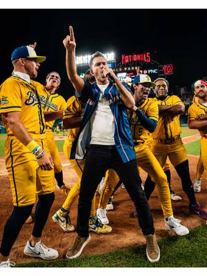 Going to the plate WITHOUT @AndyGrammer? Nah, nah Honey I’m Good😉 #andygrammer #savannahbananas #honeyimgood