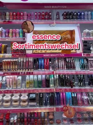 Wenn das hier auf deiner FYP landet, ist das wohl ein Zeichen. 💅✨ Den neuen essence Produkten kann man einfach nicht widerstehen..