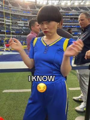 ready?! okay!! 📣 #larams #atsuko #cheerleading #nfl #mondaynightfootball