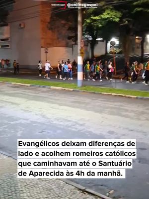 Enquanto milhares de fiéis seguiam em peregrinação ao Santuário Nacional de Aparecida, evangélicos prepararam uma recepção especial para os romeiros na madrugada dessa segunda feira, 12. Por volta das 4h, o grupo dist…