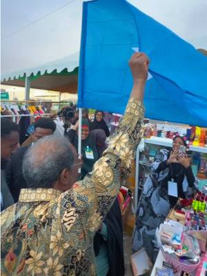 Waxaan booqday carwada ganacsiga ee Som Souk Expo, Halkaas oo ay ganacsatada soomaaliyeed kusoo bandhigeen badeecooyin iyo adeegyo kala duwan. #soomaaliya