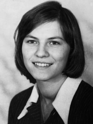 Anneliese Michel: la historia real detrás de El exorcismo de Emily Rose, con análisis psicológico. En este video vamos a abordar preguntas como: ¿cómo murió una joven si nadie la atacó? ¿Por qué nadie buscó ayuda médi…