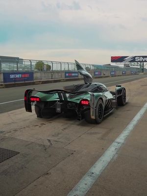 The ultimate no rules hypercar. 🎥 Mechatronik #AstonMartinLive #ValkyrieAMRPro #ASMR
