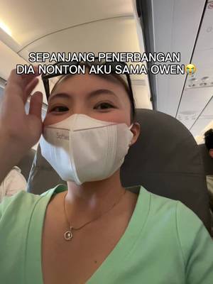 GIMANA KASIH TAUNYA YA WKWK. Untuk kakaknya siapa tau nonton video ini, haaii aku liatin kamu nonton sepanjang penerbangan 😭🙏🏻