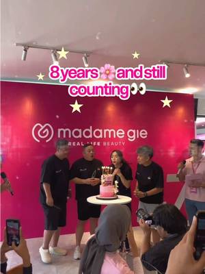 Ngga terasa udah mau 8 tahun yaa 🥹 Spill dong product pertama dari Madame Gie yang kamu punyaa! 👇🏻 #madamegie #irlbeauty #birthdaymadamegie