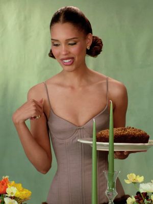 What did @Nara Smith bring Vanity Fair? Banana bread. Nara Smith explains how to host the perfect dinner party at our link in bio.