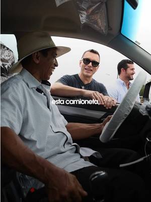 Más tractores y camionetas en manos de quienes producen para todo el Ecuador. De la Sierra a la Costa, seguimos cumpliendo con el agro. #danielnoboa #losrios #agro #camionetas #costa