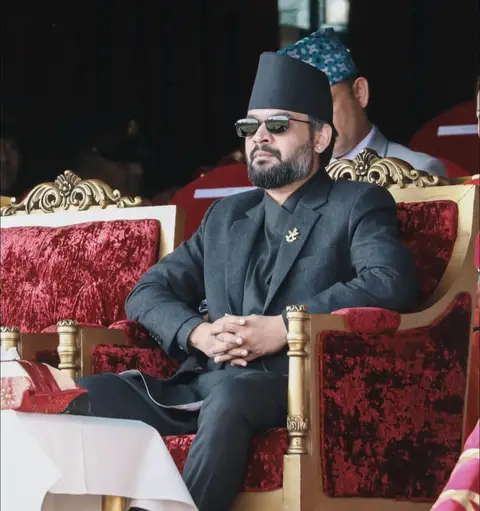 आदरणीय आमाबुवा, दिदीबहिनी तथा दाजुभाइहरू, तपाईं-हाम्रो घरआँगनमा नेपालीहरूको महान् चाड बडादसैँले प्रवेश गरिसकेको छ। सर्वप्रथम, म यस पावन उत्सवको अवसरमा सम्पूर्णमा हार्दिक मङ्गलमय शुभकामना व्यक्त गर्न चाहन्छु। नेपाली सम…