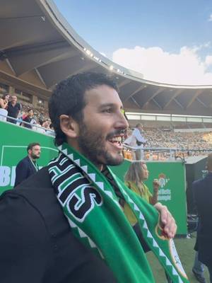 ¡Qué chimba! 😍 @sebastianyatra 🤝 #RealBetis