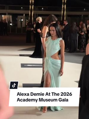 I fear #AlexaDemie may be incapable of missing. 🥵 The actor gives us a masterclass at the 2026 #AcademyMuseumGala.