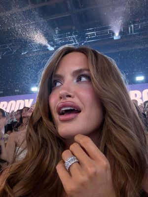@Victoria's Secret she’s an actual angel on earth @AdrianaLima 🩷