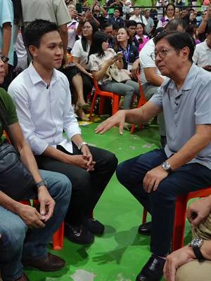 𝗢𝗡 𝗧𝗛𝗘 𝗚𝗥𝗢𝗨𝗡𝗗 : Hustiyang abot-kamay Hindi dapat maging hadlang ang kawalan ng pera upang makamit ang hustisya. Sa Katarungan Caravan sa Bulacan, inilapit natin ang libreng serbisyong legal sa ating mga kab…