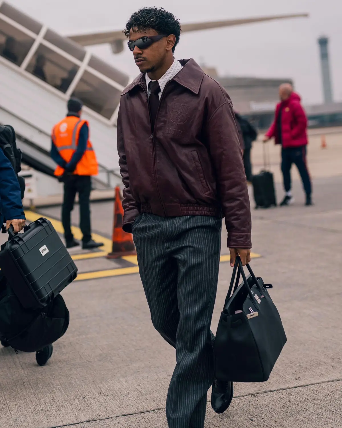 AMIRI continues its partnership with @fcbarcelona with the launch of its second season as official formalwear partner, marking both a continuation, and an evolution. The second season sees formality meet a sporting sp…