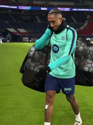 A captain on and off the field. 🫡 #fcbarcelona #barçaontiktok #raphinha @Raphinha