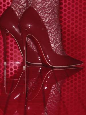 Where colour meets precision, #ChristianLouboutin's La Pigalle brings a striking edge to the silhouette.