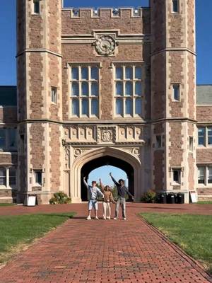 Zoom in, zoom out 🙂‍↔️. #WashU #college #collegecampus #zoomout #zoomouttrend