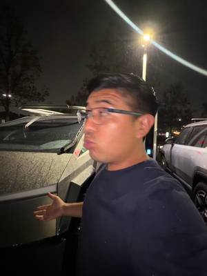 No llegue a casa el Cybertruck se descargó, lo volvería a comprar