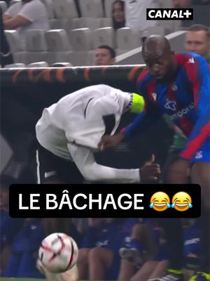 Il nous a fait quoi là 😂 #SportsTikTok #footballtiktok #uel