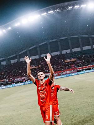 NOMOR 9 YANG BIKIN KEDINGINAN! 🥶❣️ Alexander Jemerejeff mencatatkan 6 gol dalam 6 laga perdananya bersama Persija di Super League. A true game changer! 💥 #BRISuperLeague #Persija