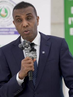 Waxaan soo xirey Shir Cilmiyeedkii 2-aad ee Haweenka Culumada Soomaaliyeed oo maalintii Khamiista ka qabsoomay Muqdisho, waxaan bogaadiyay doorka haweenka ku leeyihiin hagaajinta dhaqanka bulshada #Somalia #DanQaran #…