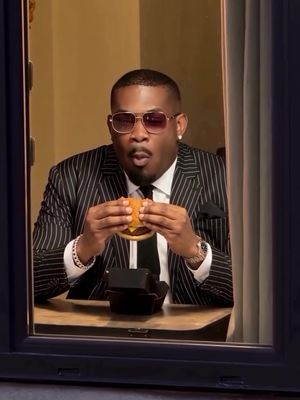 Hurry to Jazzysburger.com to order yours and leave @Don Jazzy let him eat his burger in peace 😂