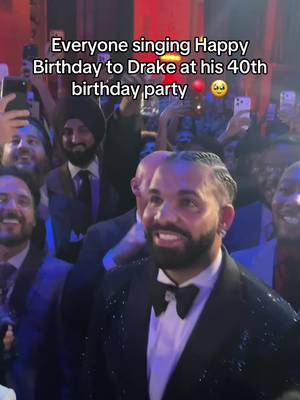 Happy birthday, Drake! 🎈 🎥: @alexmoss / IG #drake #nyc #birthday #scorpio