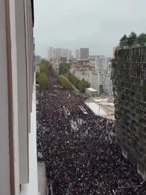 Marrée humaine aujourd’hui contre la vie chère et pour défendre notre démocratie. La mobilisation ne faiblit pas, elle s’installe dans le temps jusqu'à la grève générale du 5 novembre !