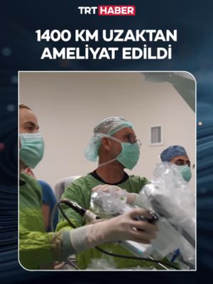 1400 kilometre uzaktan robotik cerrahiyle ameliyat. İstanbul'daki TÜSEB İDEA'dan Muş Devlet Hastanesi'ne bağlanan cerrah, bir hastanın ameliyatına uzaktan katıldı. Türkiye'de ilk kez laboratuvar ile hastane arasında k…