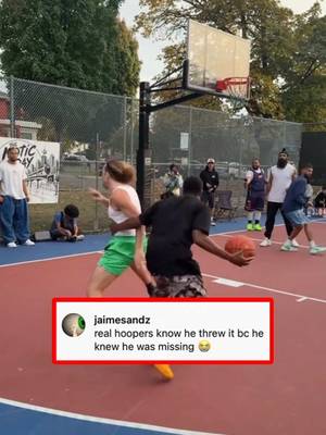 Didn’t wanna take that risk. 😂😭 (via hoopgypsy, thekinghandles, vernardlevelljr/IG) #basketball #streetball #hooper #funny #crossover