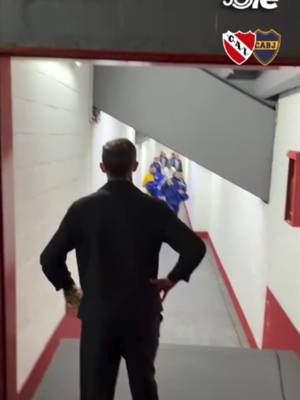 🫂 ARRUABARRENA RECIBIÓ A SUS JUGADORES 🟡🔵 ▶ El DT de Boca felicitó a los jugadores luego del triunfo en el clásico ante Independiente 🎥 /bocajrs