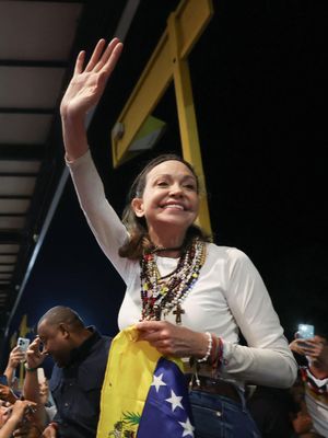 ☀️🗞️ ¡Buenos días, TikTok! Estas son las #noticias más importantes que debes saber este lunes 26 de octubre de 2026: 👉🏼 Qué sigue para María Corina Machado tras su llegada a Caracas. 👉🏼Trump y Obama buscan votos …