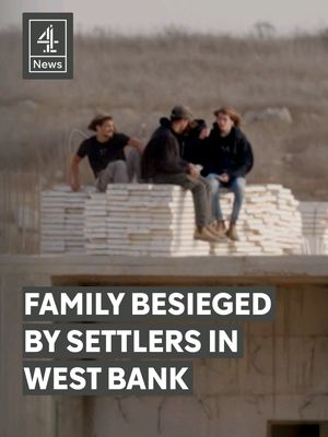 This is the moment Channel 4 News Foreign Affairs Correspondent Secunder Kermani was charged at by a group of Israeli settlers in the Occupied West Bank. The settlers have laid siege to a Palestinian home, while nearb…