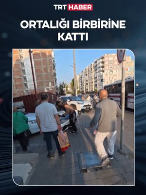 İzmir’de direksiyon hakimiyetini kaybeden sürücü önce iş yerine daldı ardından kaldırıma savruldu. Kazada ölen ya da yaralanan olmadı.