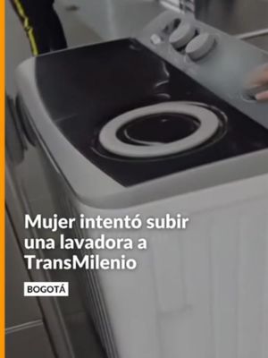 Una mujer se hizo viral en redes sociales al no poder ingresar a Transmilenio con una lavadora. ¿Qué sucedió? Le contamos. Siga la señal de Noticias Caracol en el link de la bio