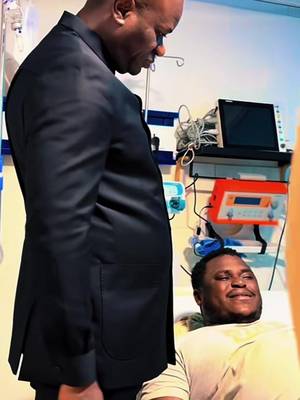 Le Chef de l’État rend visite aux survivants du naufrage de Mayumba à PORT GENTIL ce Lundi 👏🏽👏🏽🇬🇦 #oliguinguema #pourtoi #portgentil🇬🇦 #presidencedelarepubliquegabonaise🇬🇦