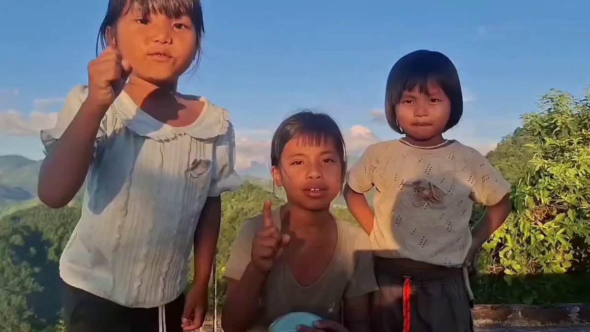 These three little girls from Arunachal Pradesh have been winning a lot of hearts! 💕 https://t.co/OI8BUk3AXa