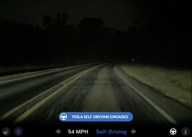 Watch @Tesla self-driving v14.3.10 drive straight towards a fallen tree in the road at 50mph, forcing the driver to slam the brakes! Who thinks @ElonMusk’s dangerous and defective software is safe for public roads? ht…