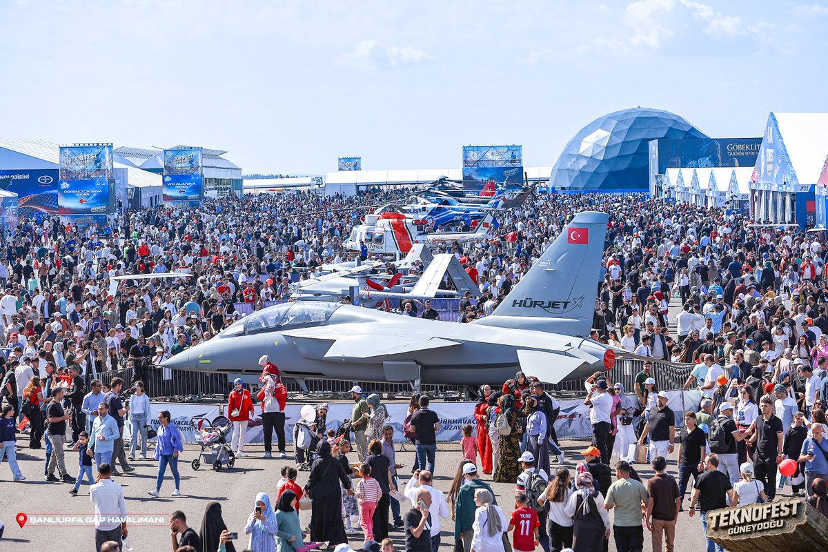 Peygamberler şehri Şanlıurfa #TeknofestGüneydoğu'yu adeta yitik sevdasına kavuşur gibi kucakladı. 2.2 milyon nüfuslu bu kadim şehir, 7’den 77’ye 1.3 milyondan fazla vatandaşımızla alanları doldurdu. #TEKNOFEST için ad…